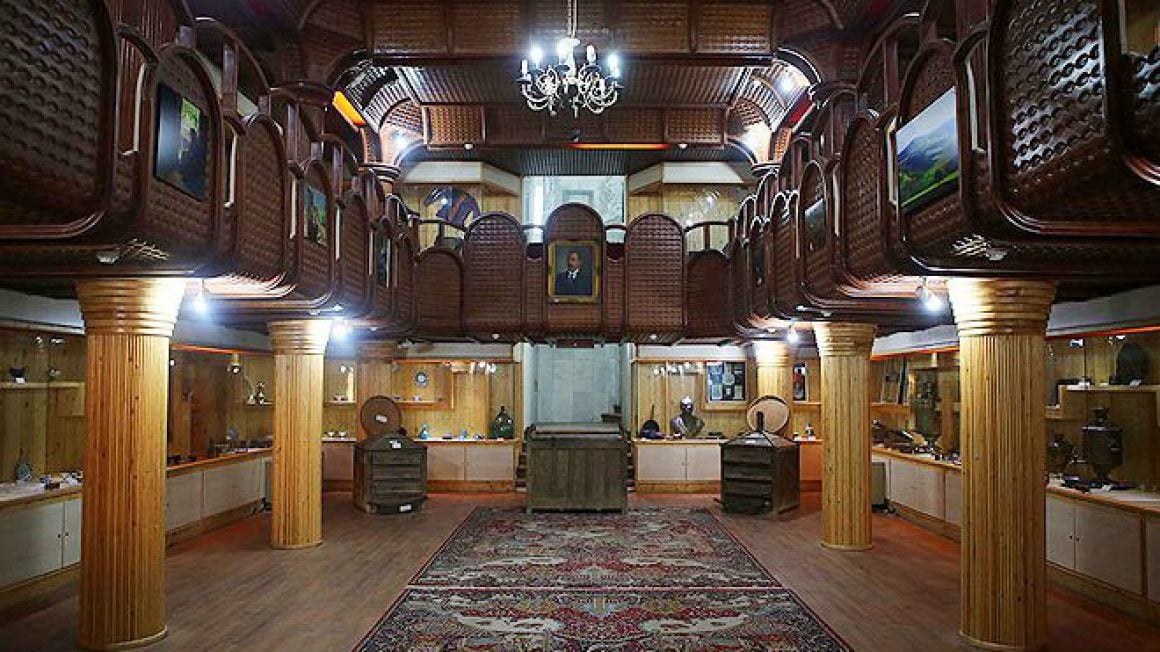 موزه تاریخی چای در ایران در شهر لاهیجان قرار دارد.