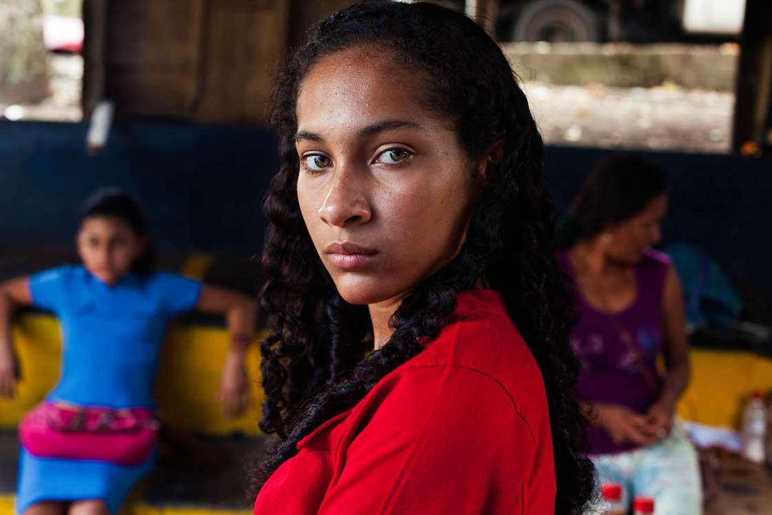 عکاسی پرتره از زنان - اکوادور (زنی از کلمبیا)